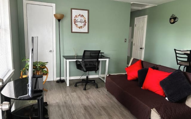 BR/2BA Apt - Downtown, 5m to Lido, 10m to Siesta Key