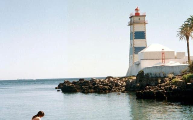 Cátia's listing on misterb&b - O icónico Farol de Santa Marta, a poucos minutos do alojamento, é ******** cartões-postais de Cascais. Um lugar perfeito para passear junto ao mar e apreciar ******** pores do sol mais bonitos da região.