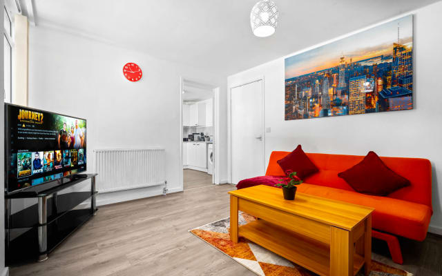 Luxury New House with Free Parking - Picture 3