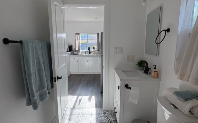 South Bay Modern Guest House - Picture 14