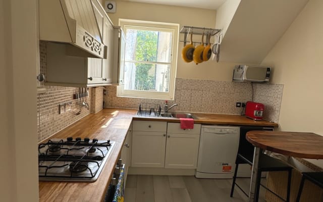 A beautiful room with a private garden in Vauxhall.