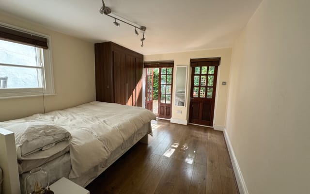 A beautiful room with a private garden in Vauxhall.
