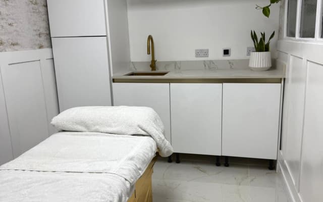 Andy and mark's listing on misterb&b - Treatment Room