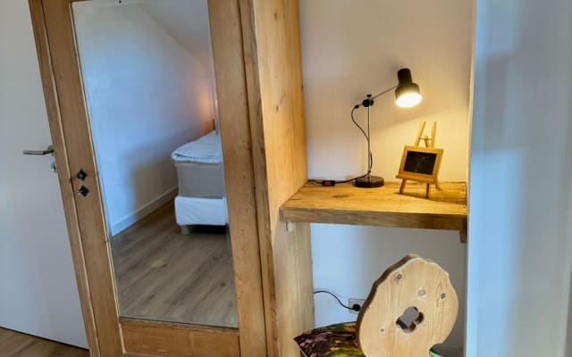 Robert's listing on misterb&b - Arbeitsplatz neben Schlafzimmer-Schrank