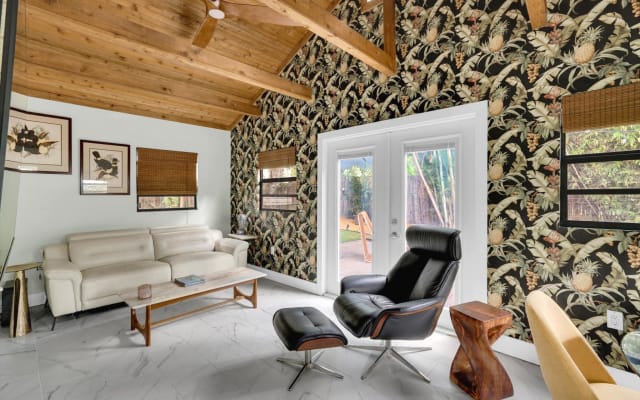 1203 Tequesta "The Cottage" - Picture 3