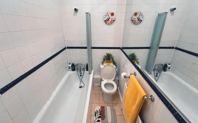 An Inclusive Retreat: Peaceful Flat with Balcony