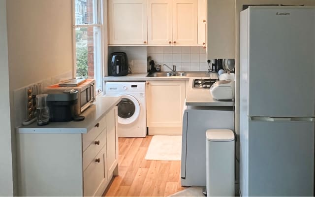 An Inclusive Retreat: Peaceful Flat with Balcony