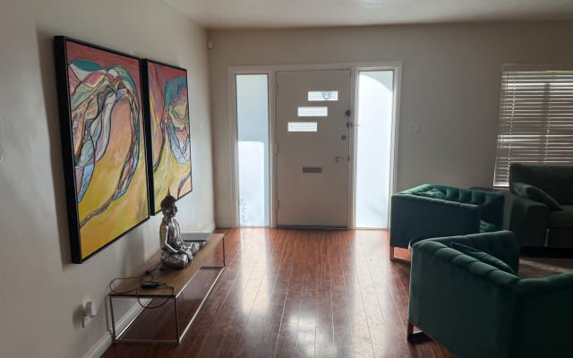  Entire bedroom in house in West Hollywood