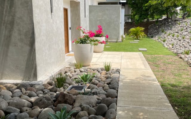 Natur, Strand und Schwimmbad: Ihr Refugium in der Villa Nyupa...