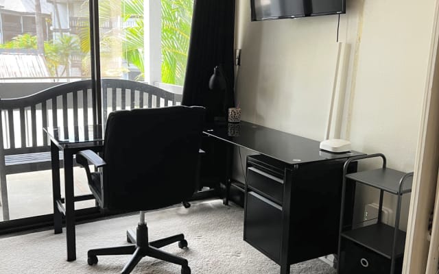 Lucy's STUDIO-Air Conditioned with a Murphy bed.