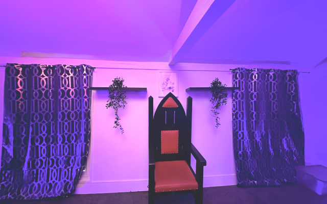 Essex's Finest Dungeon B&B available to Couples & Professionals