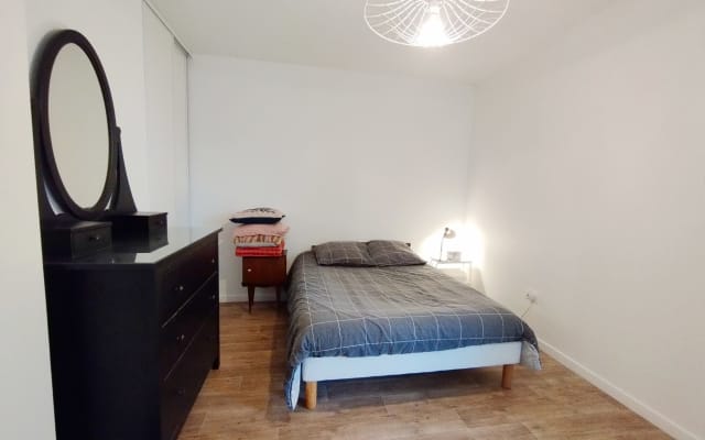 quarto tranquilo num apartamento luminoso