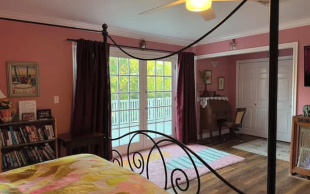 Enchanting Hollywood Stay Walking Distance From Main Attractions - Picture 2
