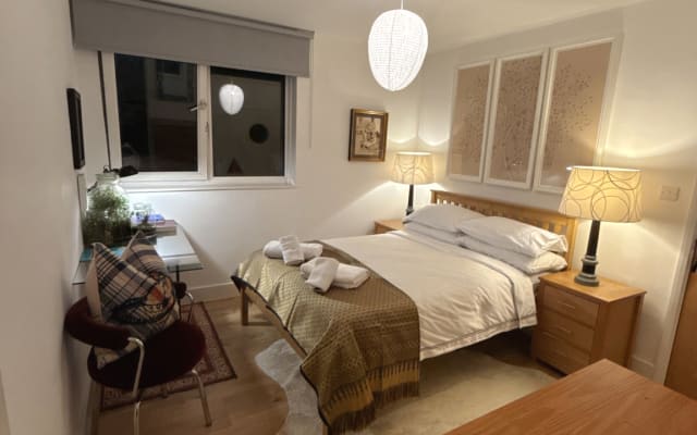 Central London Room/Zone 1 Near Transport/ Clean and Comfortable