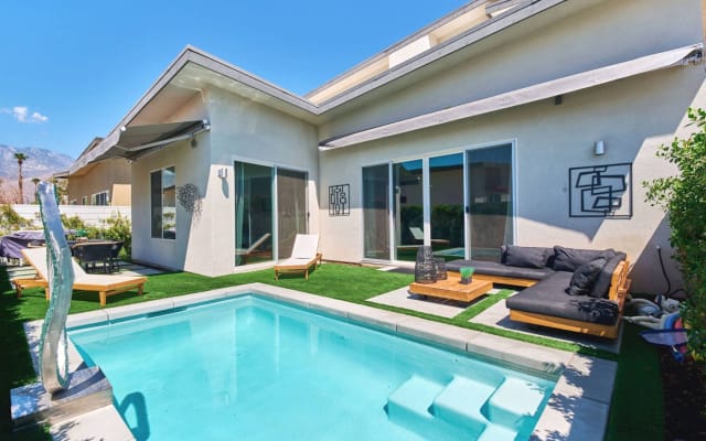 Ruth's listing on misterb&b - Pool with spa jets.