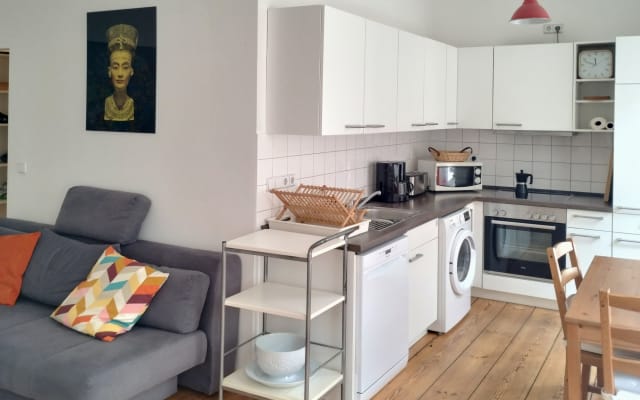 Quiet courtyard apartment in trendy Moabit