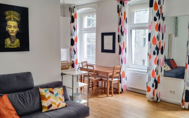 Quiet courtyard apartment in trendy Moabit
