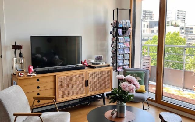 Beautiful new apartment on the top floor, 7 minutes from the metro