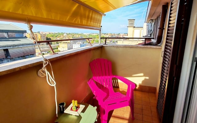 Rainbow ROOM on Roman Rooftop - Picture 7
