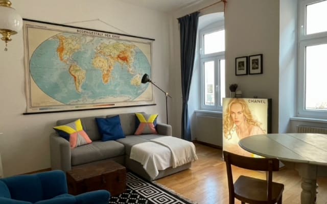 Shared bed in a qiet, comfy and nude flat