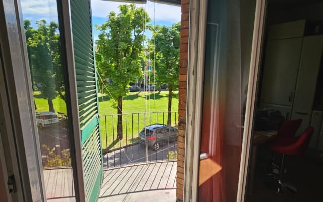 Peaceful green house in Busto