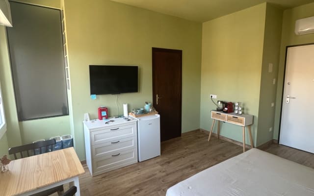Komfortables Zimmer mit eigenem Bad. 5. Stock ohne Aufzug.   - Foto 5