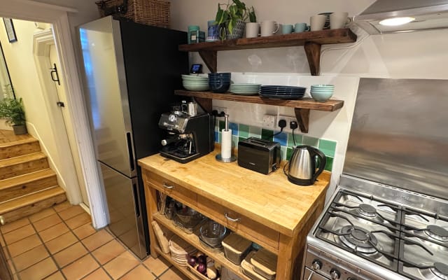 Stylish Victorian flat with garden in London's queerest area - Picture 15