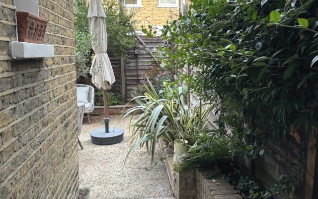 Stylish Victorian flat with garden in London's queerest area - Picture 19
