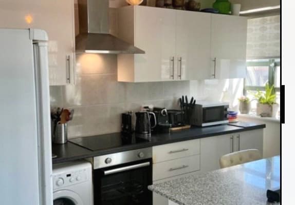 Stunning, Artie spacious 2 double bedroom penthouse in Herne Hill.