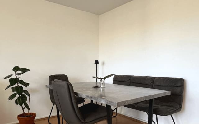 Privates Zimmer in heller, freundlicher Wohnung - sehr gut angebunden