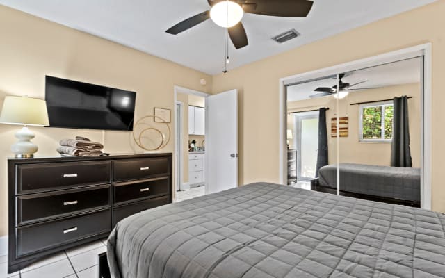 Unit 2 Beautiful apartment close to Wilton Manors