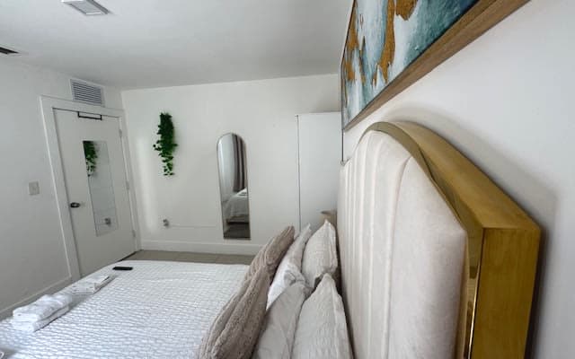 Modern Bedroom in Central Miami
