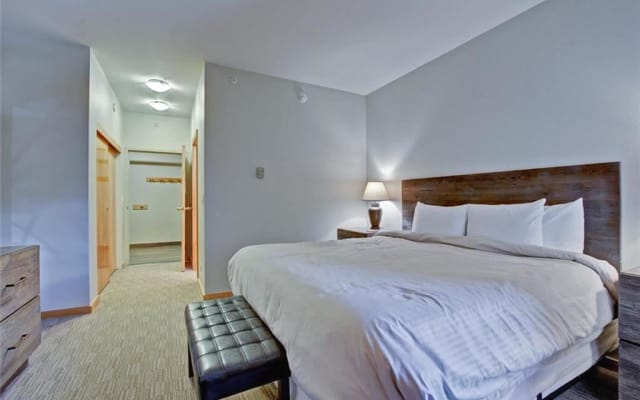 Slope Side Grandeur | Lujo 2BR/2BA Ski-In/Out en The Village