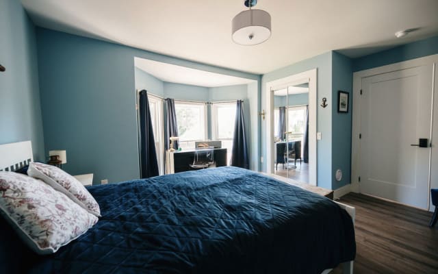 Captain’s Lair: Queen Room in Bridgetown B&B