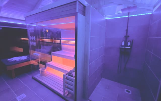 Cozy getaway with private wellness spa in raw nature