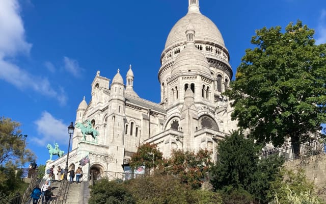 Bénédick's listing on misterb&b - Le Sacré Coeur en haut de la Butte Montmartre est proche de mon domicile ;-) 