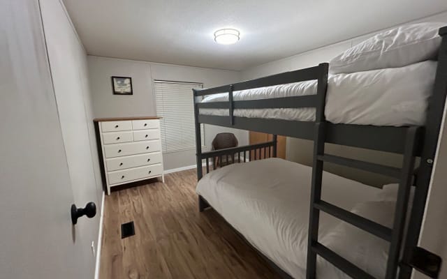 Anúncio de Wayne em misterb&b - Full size bunks