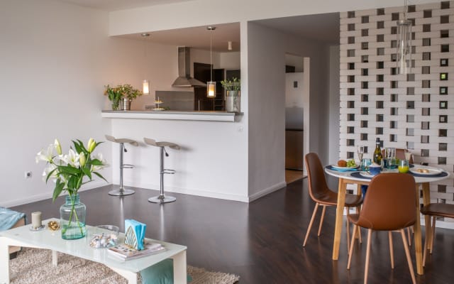 Valeria's listing on misterb&b - Living room with American style kitchen.
