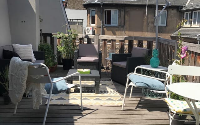 Chambre privée dans un charmant appartement du centre ville.