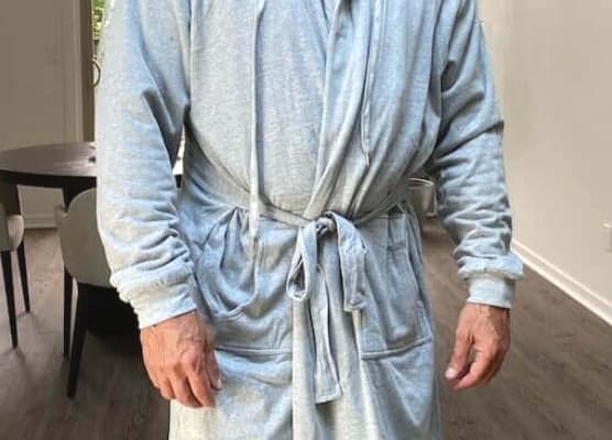 Curts Inserat auf misterb&b - Bademäntel in den Größen S/M und L/XL werden für ein entspannendes Erlebnis für Väter und Führungskräfte bereitgestellt.