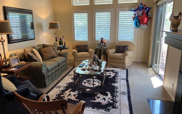 Clean condo, deck, close to downtown and on a hill with hiking.