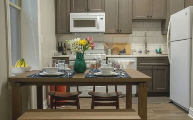 *Steps to Mag Mile, 2 BD, fast Wi-Fi, W&D