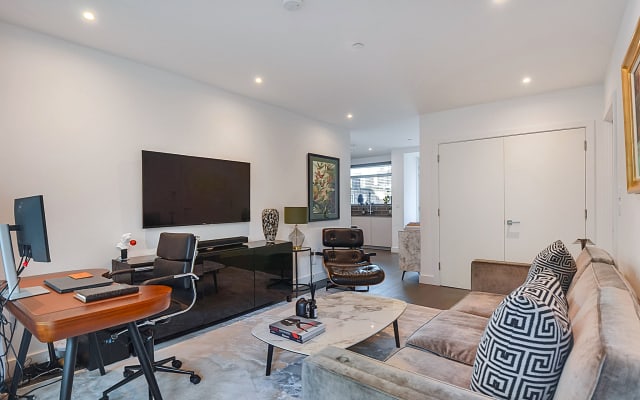 Renting my couch/sofa 12–15 minute walk from London Bridge Station