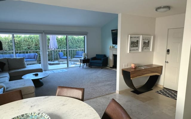 3-bedroom/3-Bathroom condo in amazing Palm Springs with mountain views