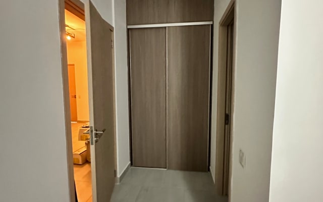 Cuarto privado en amplio apartamento en el centro de Panamá