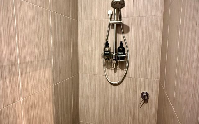 Annonce de Joe sur misterb&b - Guest Bathroom 