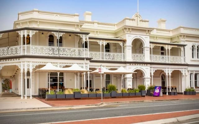 Annonce de Joe sur misterb&b - The Ramsgate Hotel - Henley Beach
