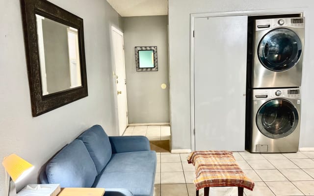 Downtown cozy studio nearby riverwalk
