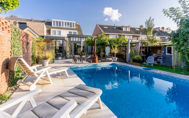 Central & spacious house with Pool