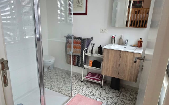 Camera grande con bagno privato in appartamento elegante di 130m2...